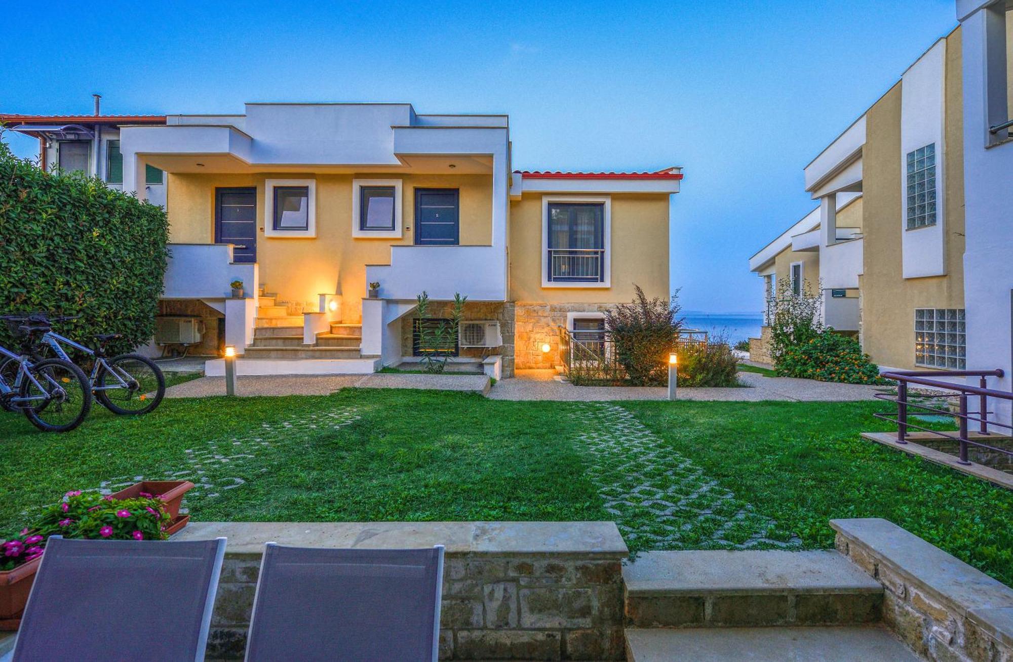 Elpiniki Luxury Apartments Néa Potídea Kültér fotó