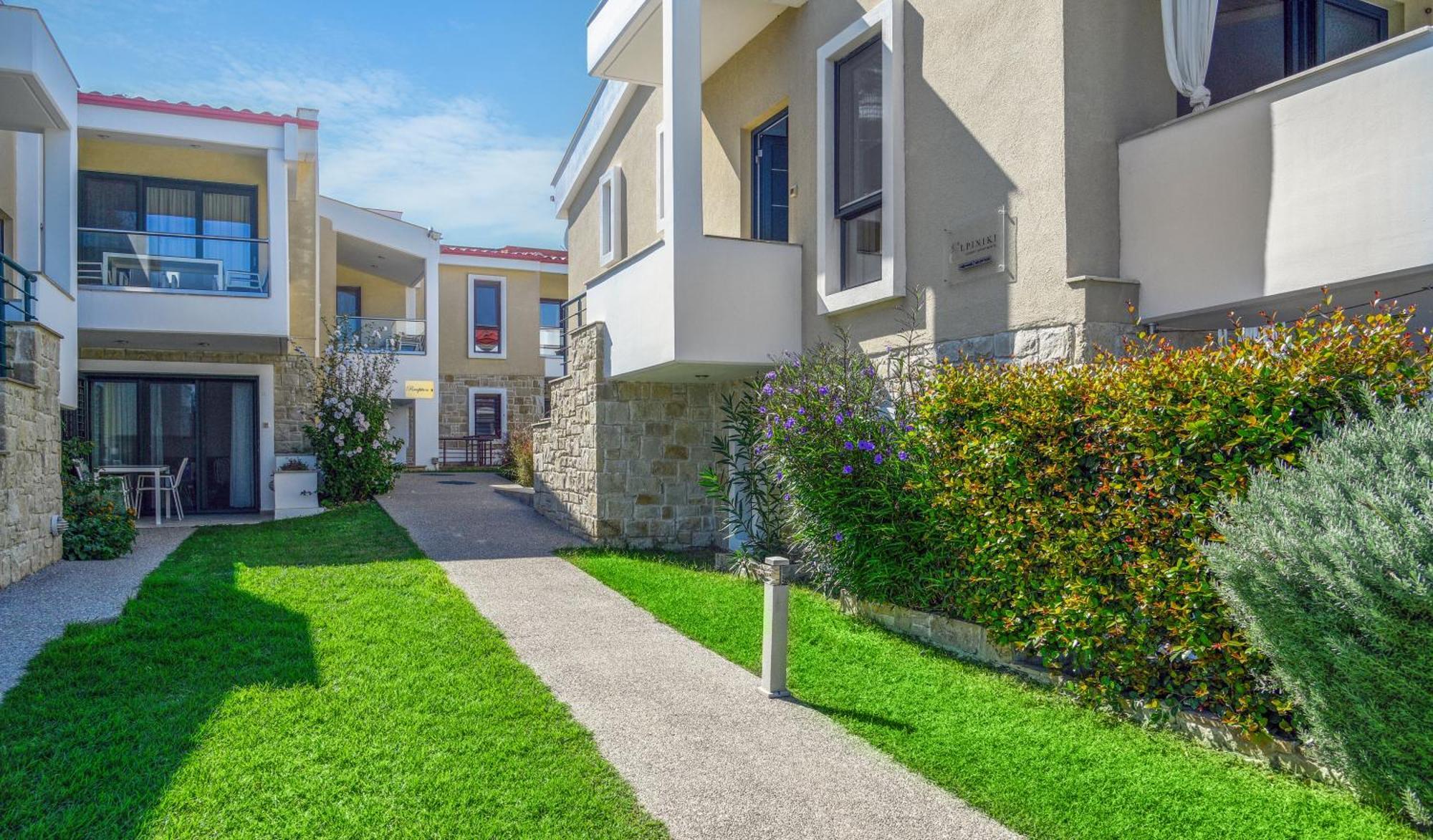 Elpiniki Luxury Apartments Néa Potídea Kültér fotó